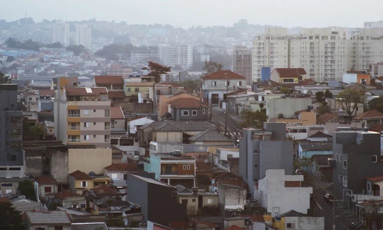 Grande ABC registra 46% menos chuvas em agosto e Sabesp adota racionamento de água