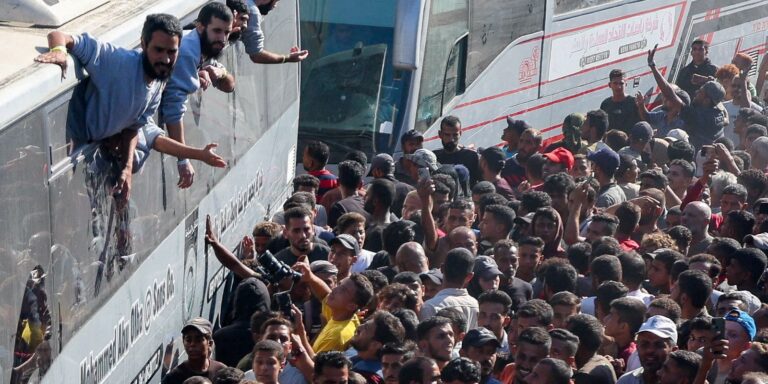 Reféns reencontram familiares com cessar-fogo em Gaza refens-reencontram-familiares-com-cessar-fogo-em-gaza