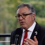 Em Dia D de Vacinação, Padilha garante a segurança da imunização