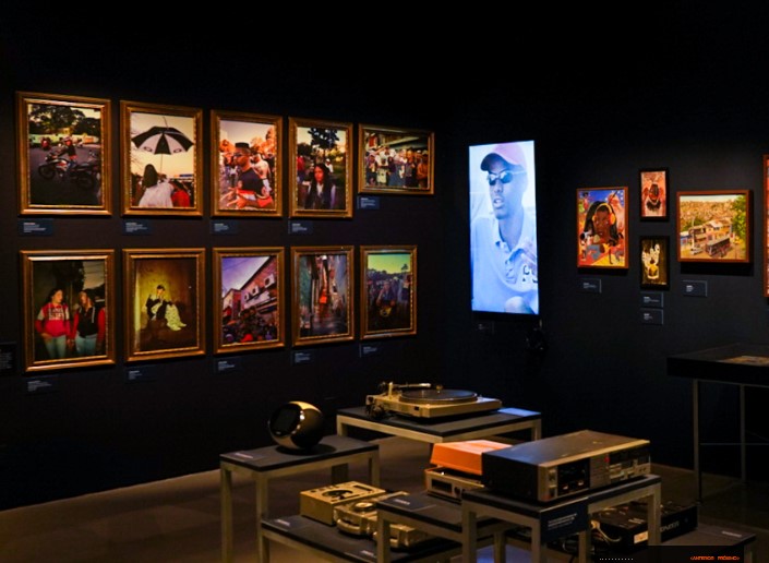 Museu da Língua Portuguesa mantém em cartaz a exposição “FUNK: Um grito de ousadia e liberdade”