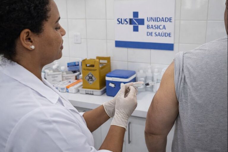 SUS vai vacinar profissionais de saúde contra a dengue
