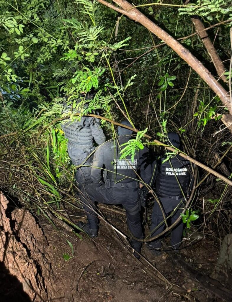 SÍNDICO MATOU CORRETORA EM SUBSOLO E USOU ESCADAS PARA NÃO SER FILMADO