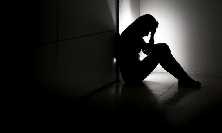 Modelo de IA identifica depressão em mulheres via áudio de WhatsApp