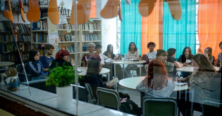 Ano letivo de 2026 começa na rede estadual de São Paulo com mudanças no Ensino Médio e novos programas