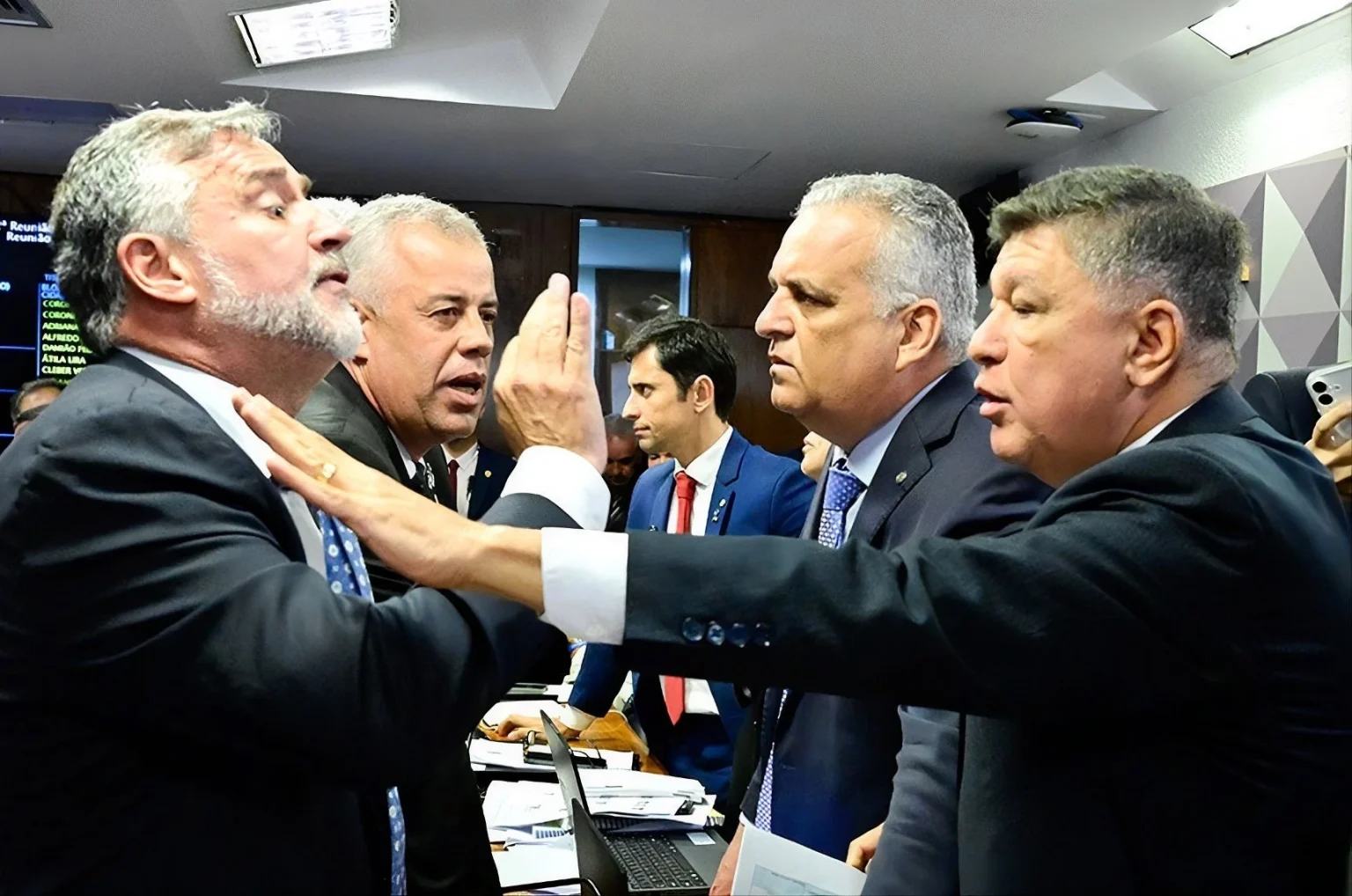 CPI aprova quebra do sigilo de Fábio Lula