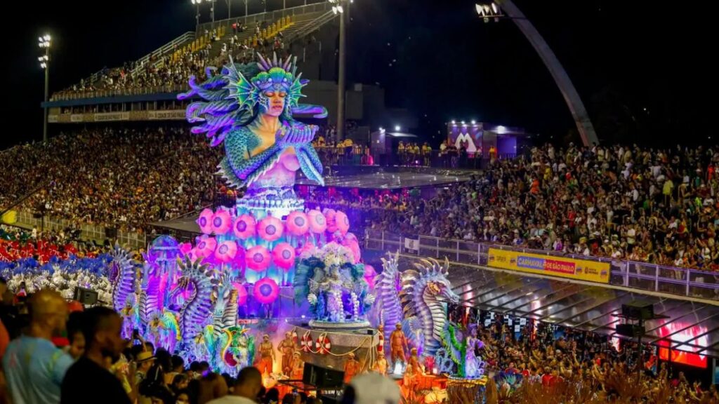 Escolas de Samba de SP dão espetáculo na primeira noite de desfile