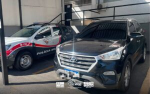 PM PRENDE HOMEM COM CARRO ROUBADO DO RIO DE JANEIRO E PLACAS ADULTERADAS EM SÃO JOSÉ DOS CAMPOS
