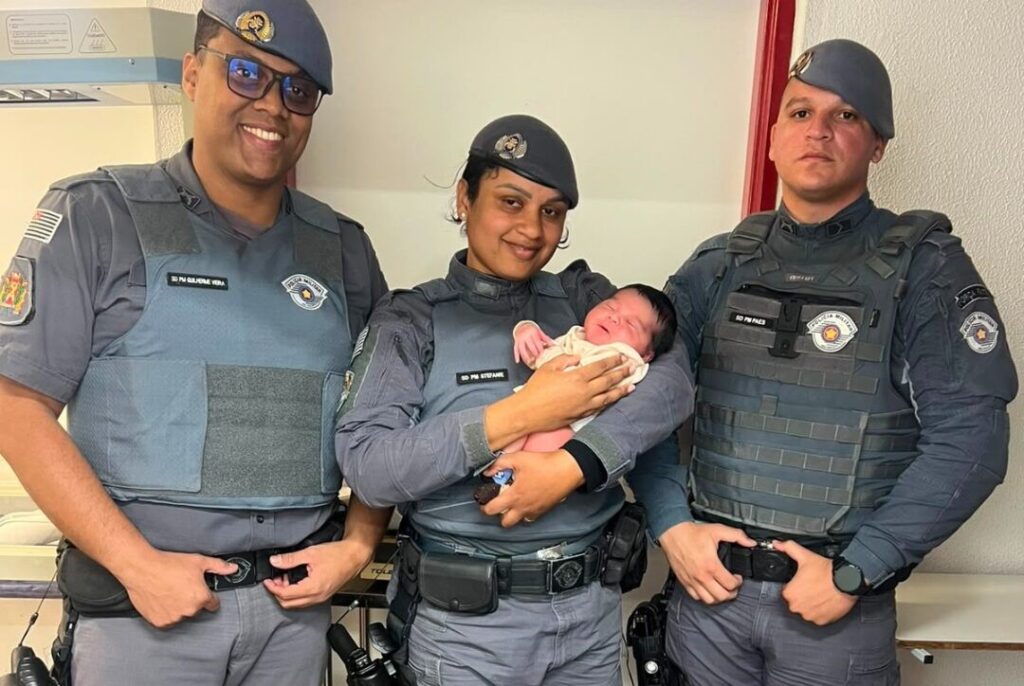 POLICIAIS MILITARES SOCORREM RECÉM-NASCIDO DE SETE DIAS APÓS ENGASGO NA ZONA LESTE DE SP
