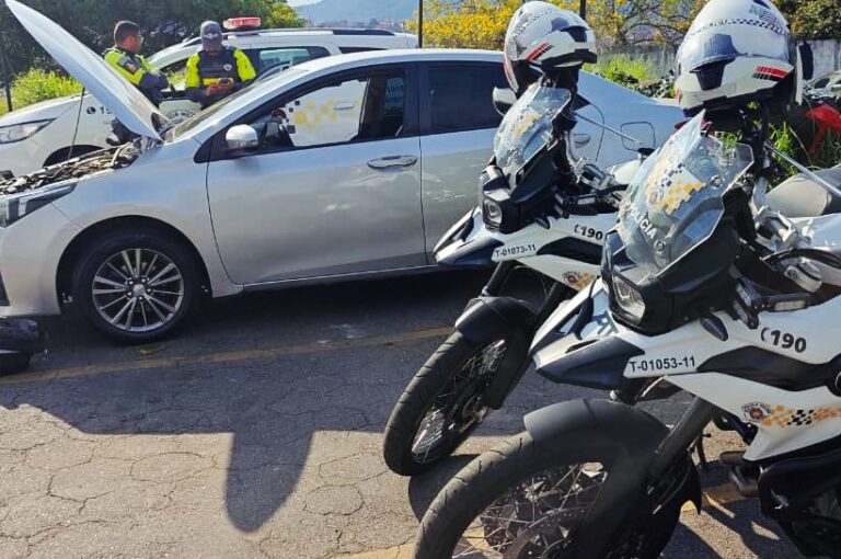 1º BPTRAN APREENDE CARRO CLONADO NA ZONA NORTE DA CAPITAL
