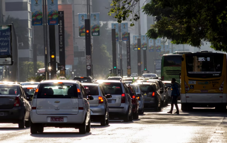 Prefeitura mantém rodízio suspenso no segundo dia de greve da CPTM