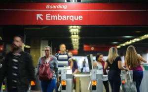 VEJA COMO FUNCIONA O TRANSPORTE SOBRE TRILHOS DE SP DURANTE PARALISAÇÃO