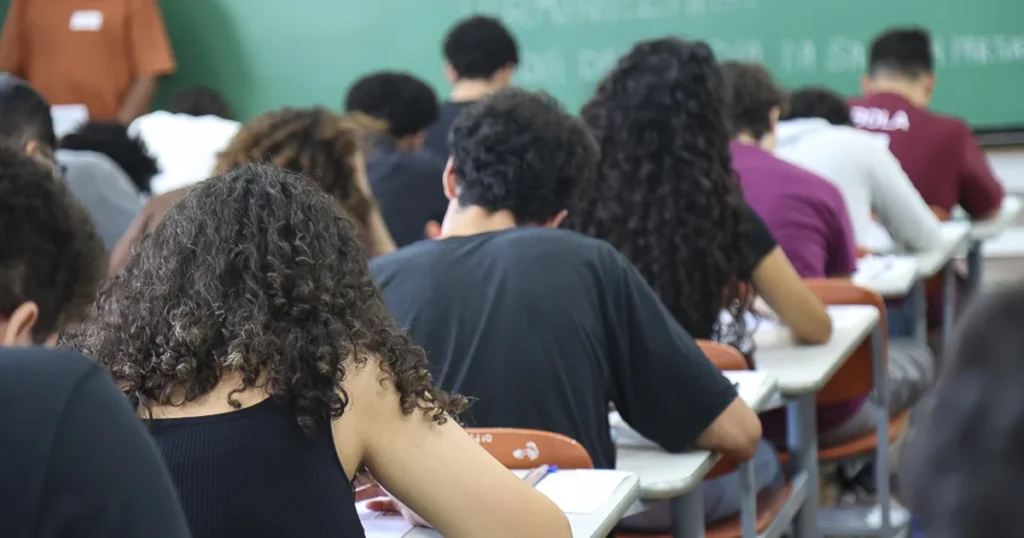106 mil candidatos fazem a primeira fase da Fuvest neste domingo; veja horários e regras da prova