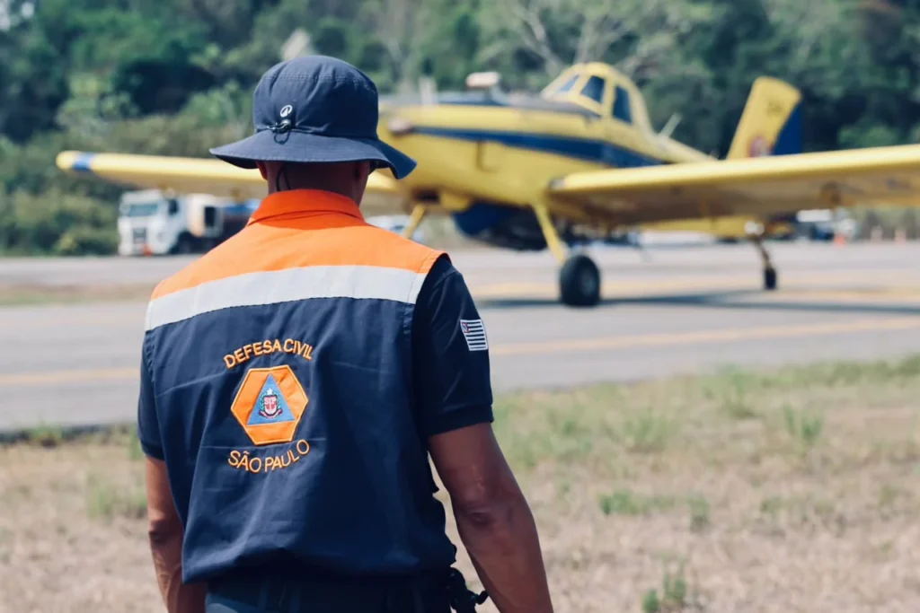 Governo de SP envia 11 mil litros de líquido retardante para combater incêndios florestais no Amazonas