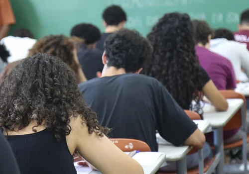 106 mil candidatos fazem a primeira fase da Fuvest neste domingo; veja horários e regras da prova