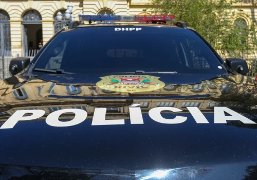 Durante o cumprimento dos mandados, foram apreendidos celulares, notebooks, cartões bancários e documentos que podem ajudar a esclarecer os crimes e identificar outros envolvidos. Foto: Governo de SP
