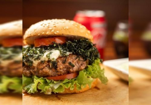 Com nota 4,9 de 5 e 1.990 avaliações, o restaurante se destaca, segundo os viajantes, pelo ambiente descontraído e bem decorado, pelo atendimento e pela relação entre qualidade e preço