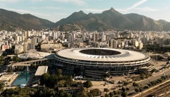 Visita percorre espaços do Maracanã, como a zona mista, os vestiários e o túnel de acesso e o campo, aproximando o público dos bastidores e das histórias do estádio